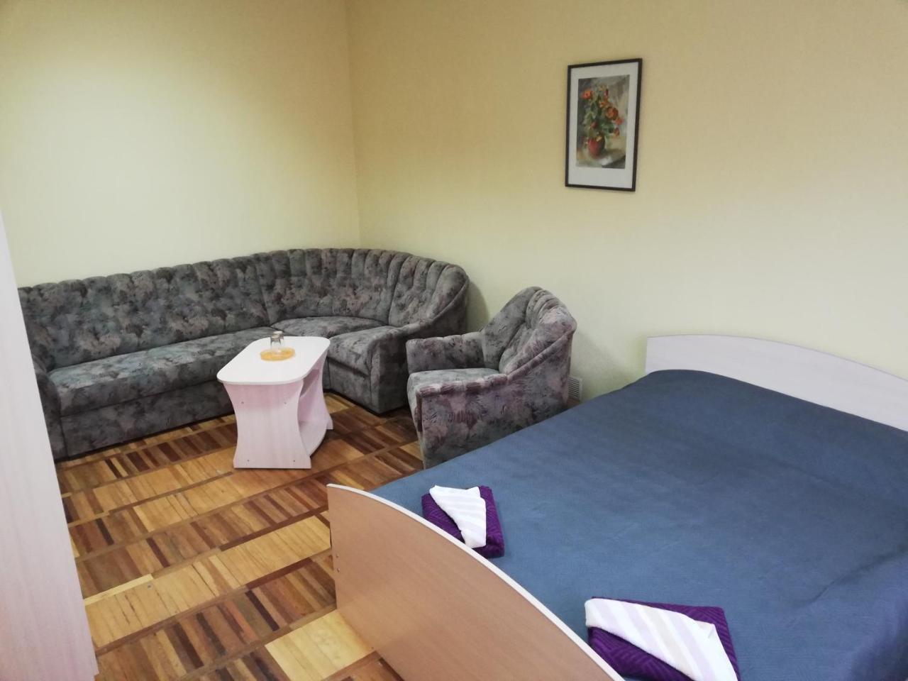 Rooms For Rent On Vokzal Brest Exteriör bild